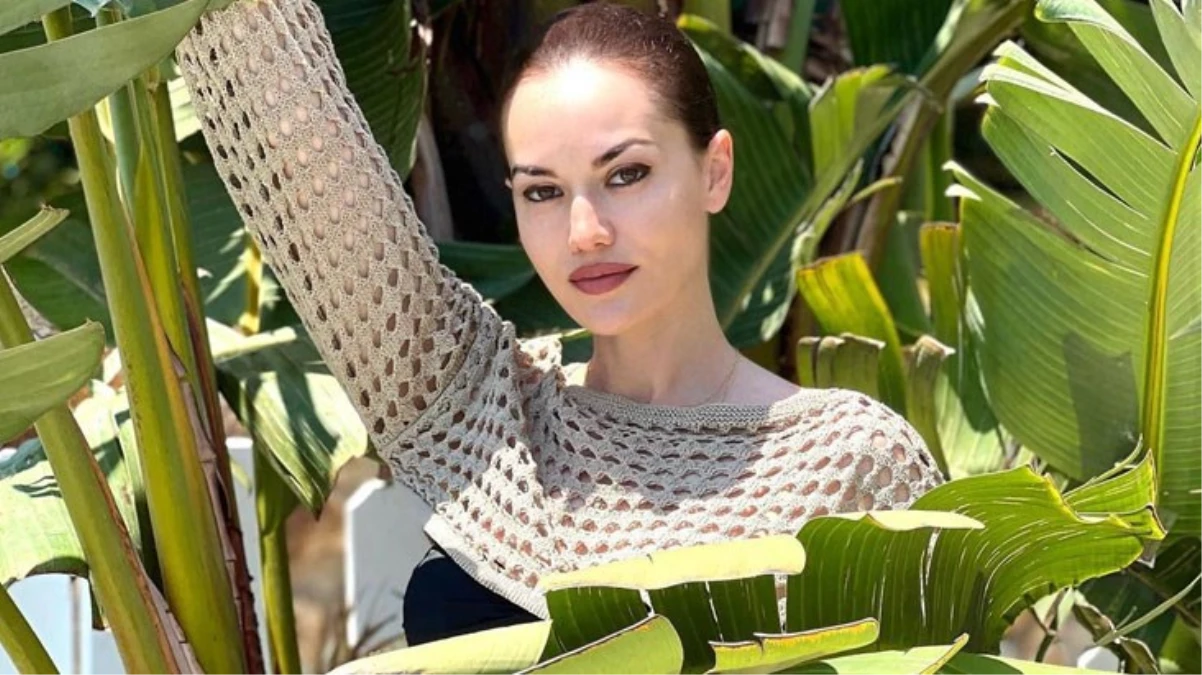 Fahriye Evcen peş peşe bikinili pozlarını paylaştı, Burak Özçivit’ten alevli yorum gecikmedi