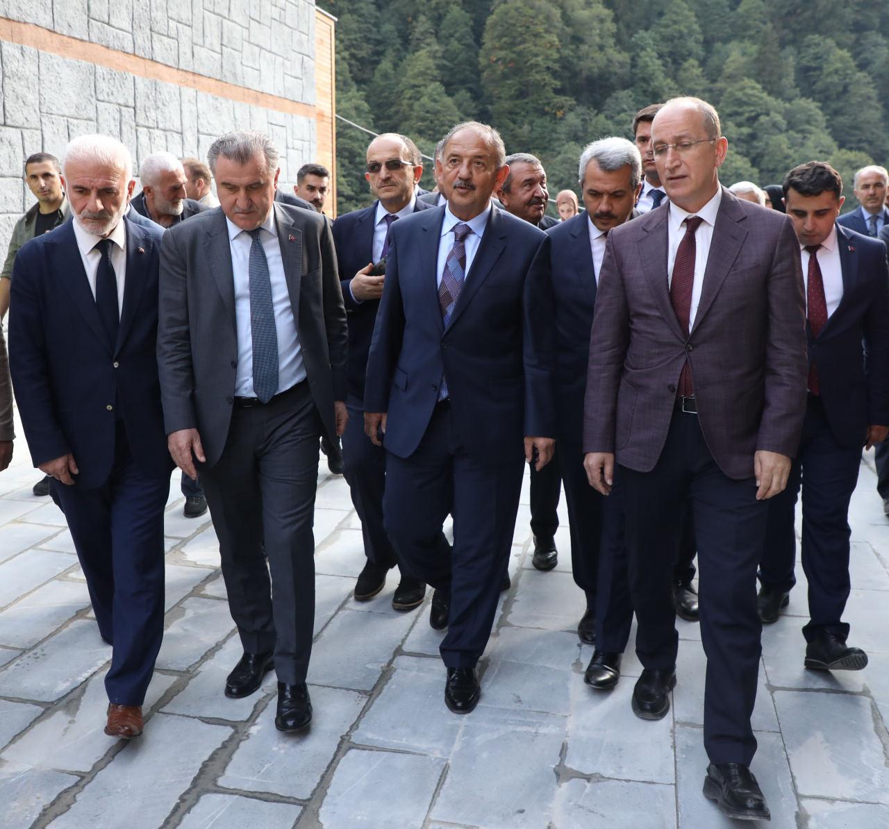 Bakanlar Özhaseki ve Bak, Rize'de incelemelerde bulundu