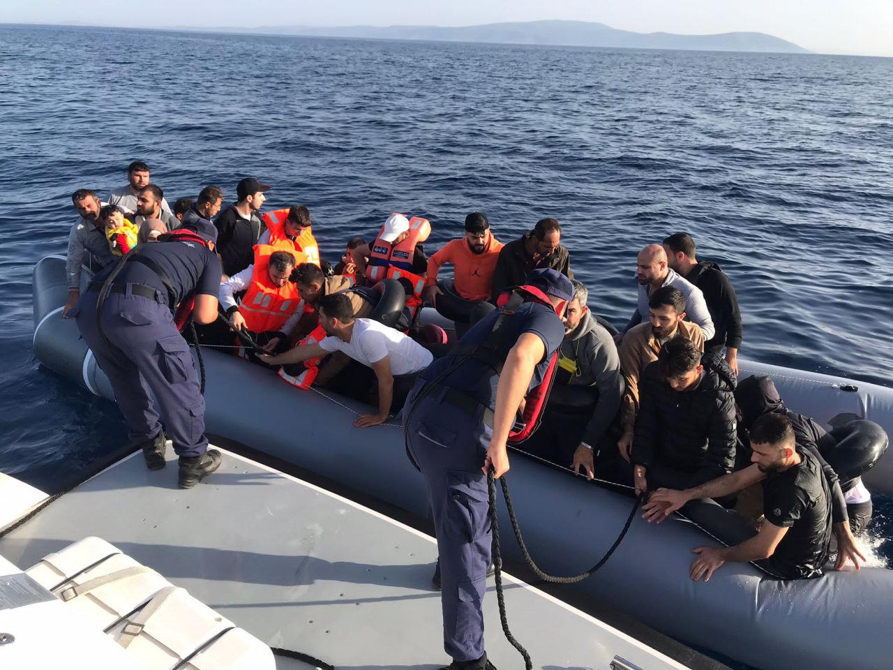 Yunan ölüme itti! Türkiye, sürüklenen 142 düzensiz göçmeni kurtardı
