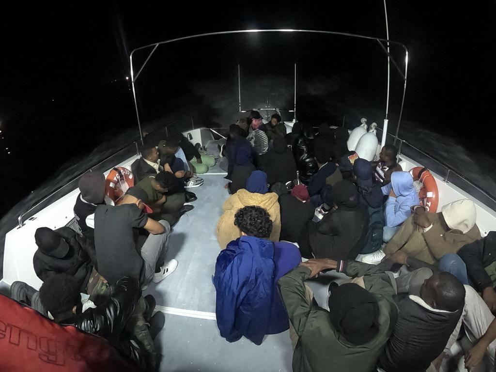 Yunan ölüme itti! Türkiye, sürüklenen 142 düzensiz göçmeni kurtardı