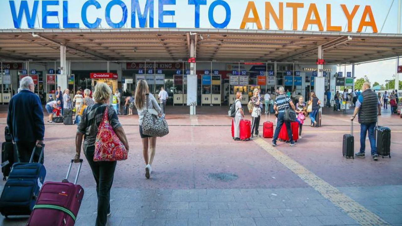 Antalya 8 ayda 10 milyonu aşkın turist ağırladı