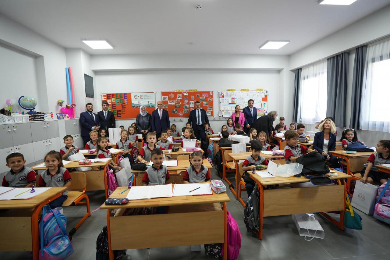 Ümraniye'de 820 öğrenci yeni okuluna kavuştu