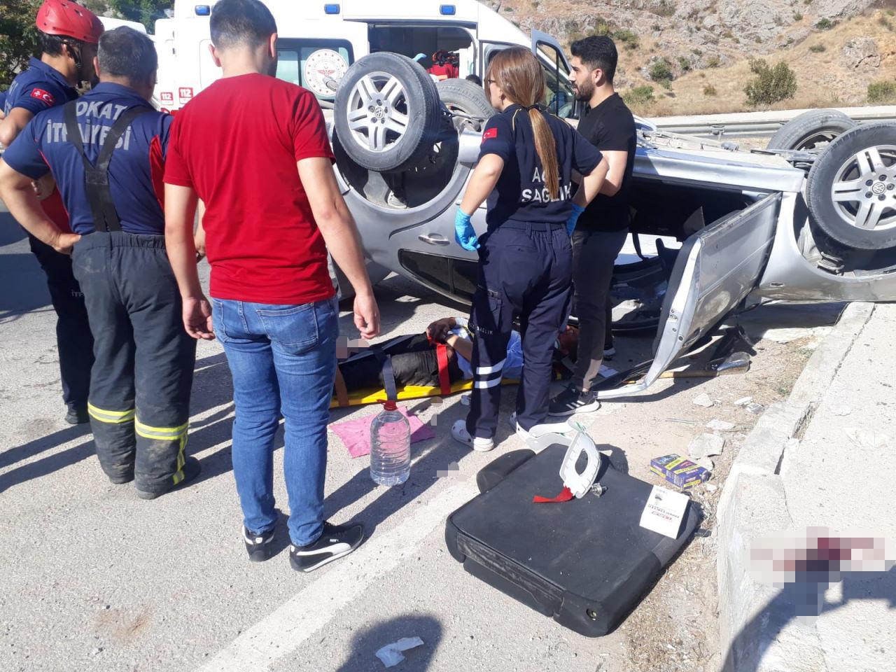 Tokat'ta refüje çarpan otomobil takla attı: 3'ü çocuk, 5 yaralı