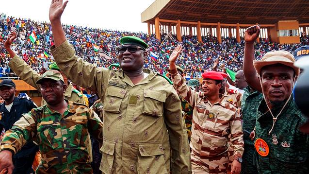 Macron tüm dünyaya duyurdu: Fransız askerler çekiliyor! Nijer'de tarihi gelişme...