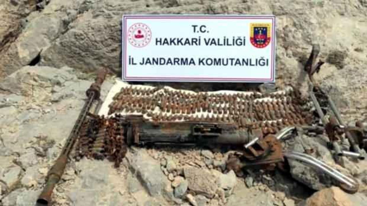 Hakkari kırsalında çok sayıda silah ve mühimmat ele geçirildi