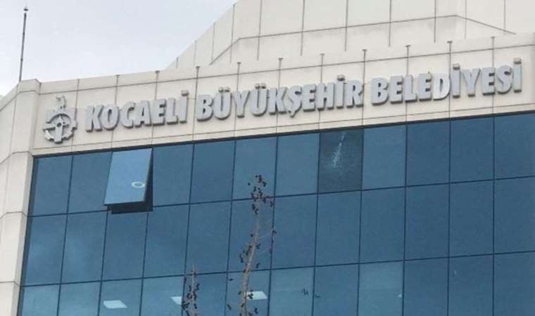 En borçlu belediye lise öğrencilerini Umre’ye götürüyor