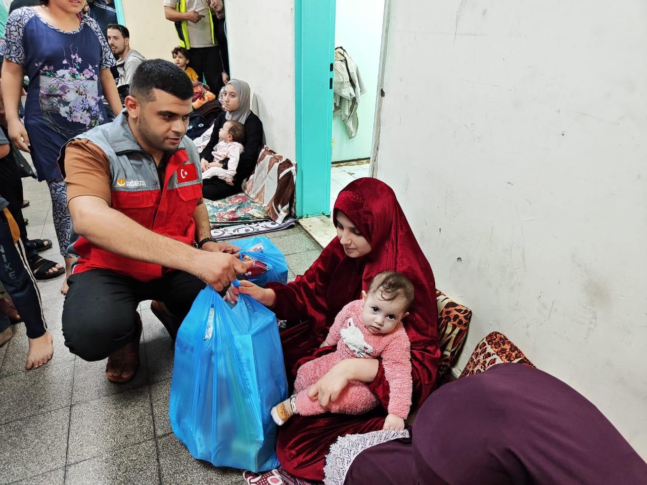 Sadakataşı Gazze’ye acil yardım ulaştırdı