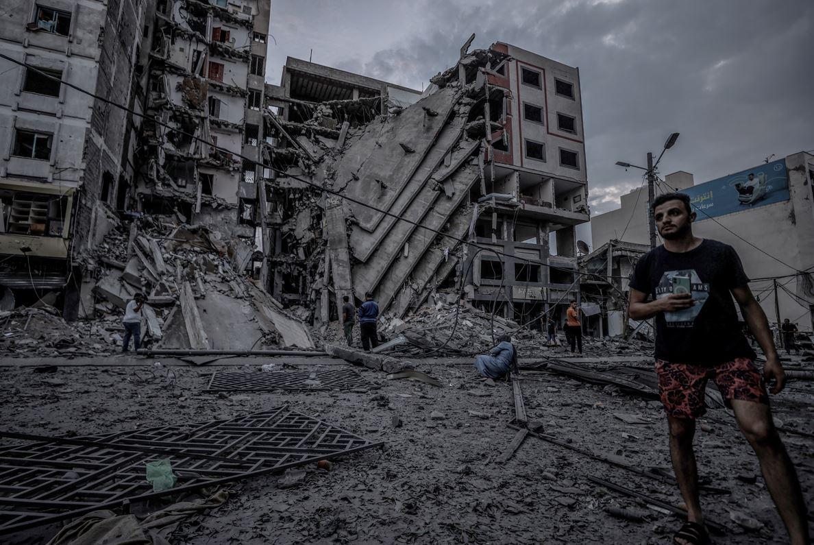 İşgalci İsrail, Gazze'deki Ulusal İslam Bankası'nı vurdu