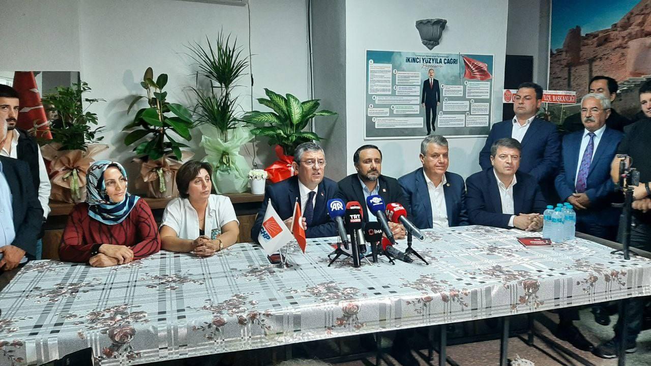 Kılıçdaroğlu koltuğu bırakmazsa CHP'nin akıbeti ne olur? Özgür Özel açıkladı