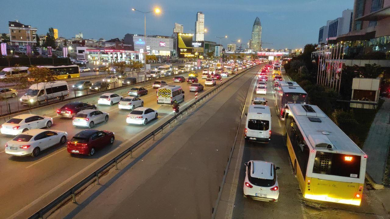 İstanbul'da mesai çıkışı trafik çilesi