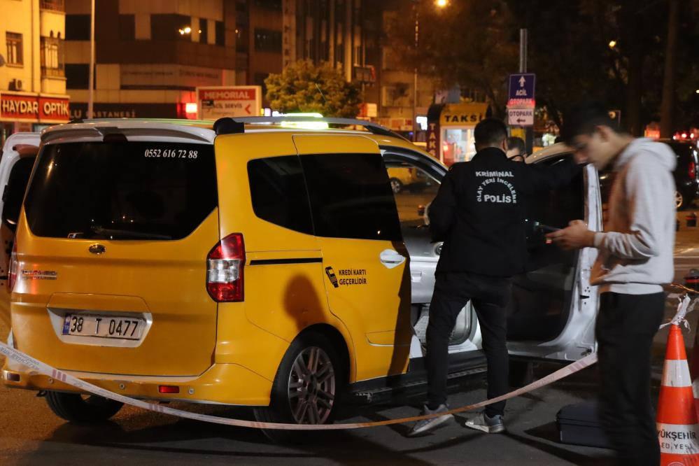 Kayseri'de ilginç olay: Bindiği takside kendini vurdu