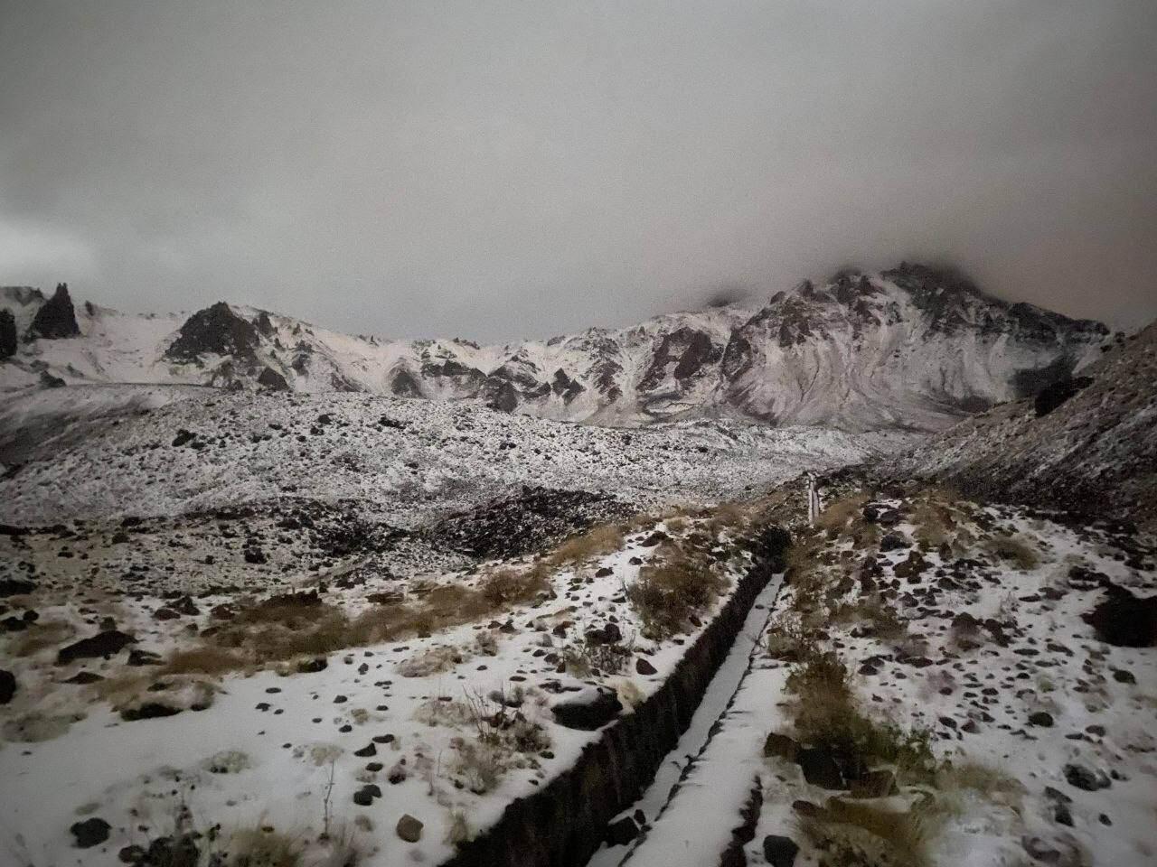 Erciyes Dağı'na mevsimin ilk karı düştü