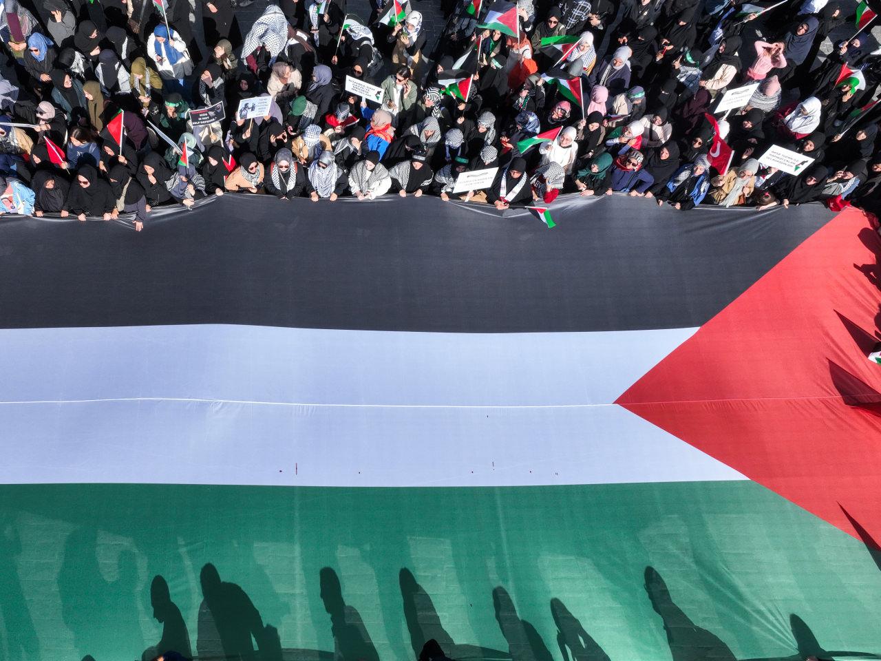 İsrail'in Gazze'ye yönelik saldırıları Beyazıt Meydanı'nda protesto edildi