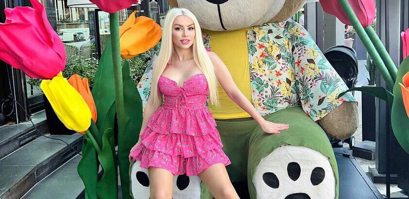 Şarkıcı Maya Sezan Aksu’nun Şarkısıyla Ortalığı Kasıp Kavurdu