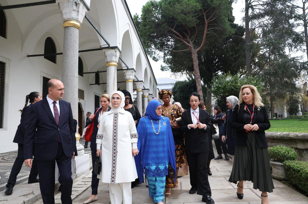 Emine Erdoğan ile Topkapı Sarayı gezisi! Devlet başkanlarının eşleri hayran kaldı