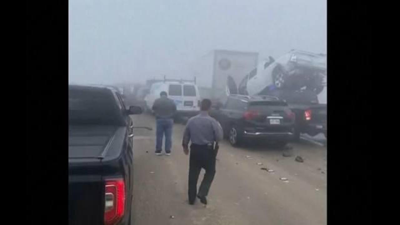 Aniden sis bastırdı, 158 araç birbirine girdi