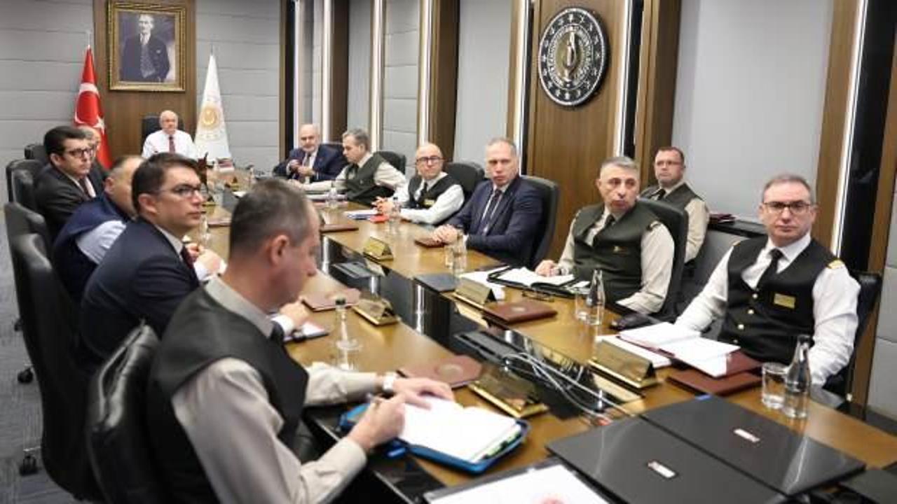 Bakan Güler’den kritik toplantı: Komutanlardan bilgi aldı