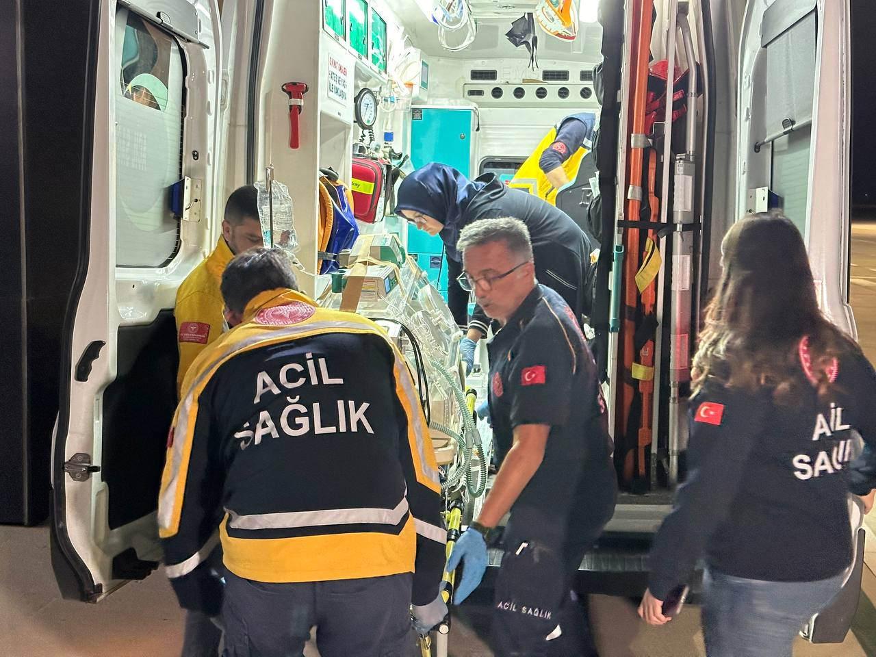 Kalbinde delik olan Muhammet bebek, ambulans uçakla Konya Şehir Hastanesine nakledildi