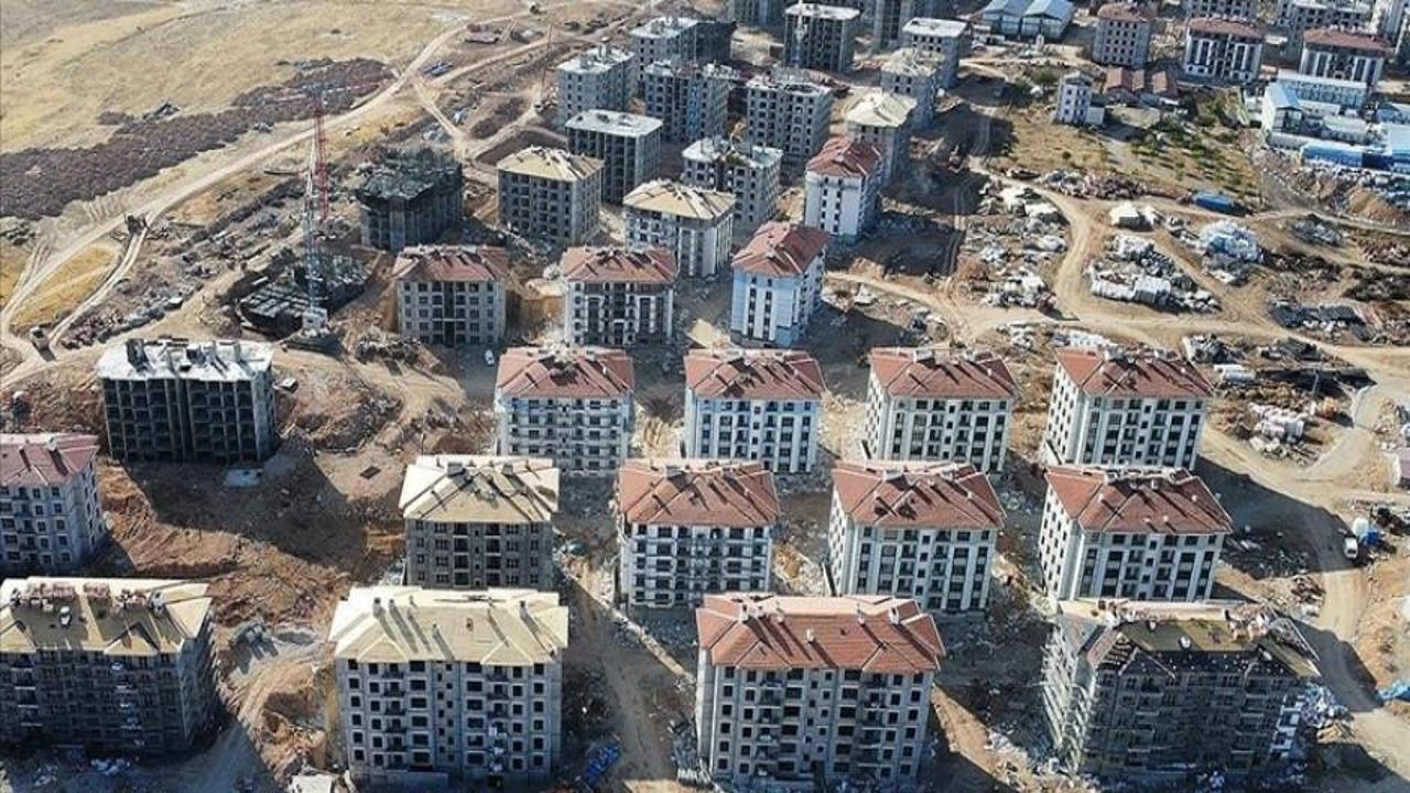 Osmaniye Sumbas’ta yapımı süren 190 deprem konutunun aralıkta teslimi planlanıyor