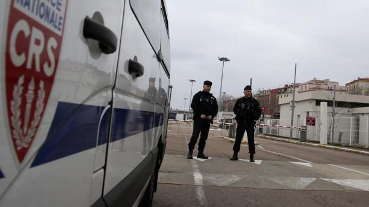 Fransa’da peş peşe patlamalar! Tahliye başlatıldı