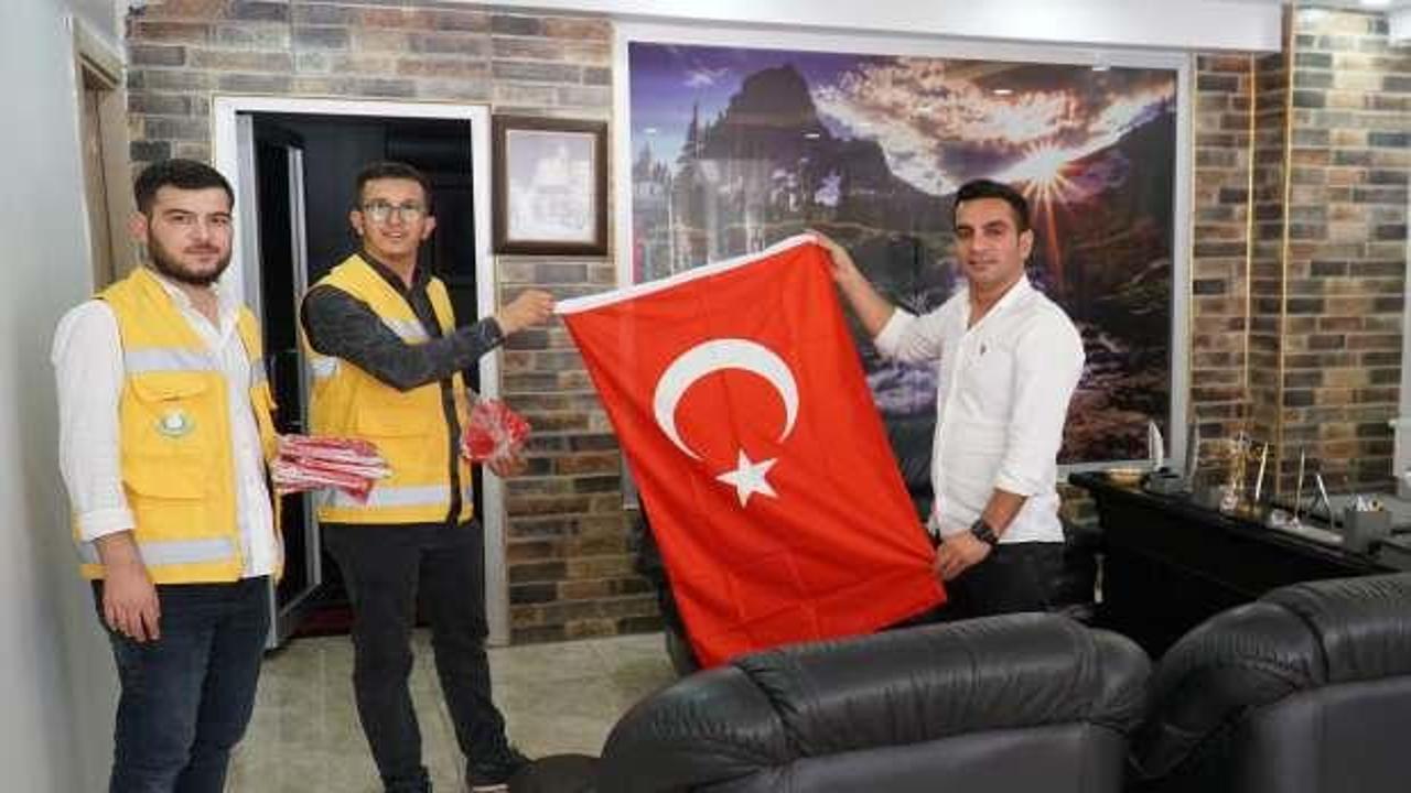 Haliliye Belediyesi, Cumhuriyetin 100. yılında bayrak dağıttı