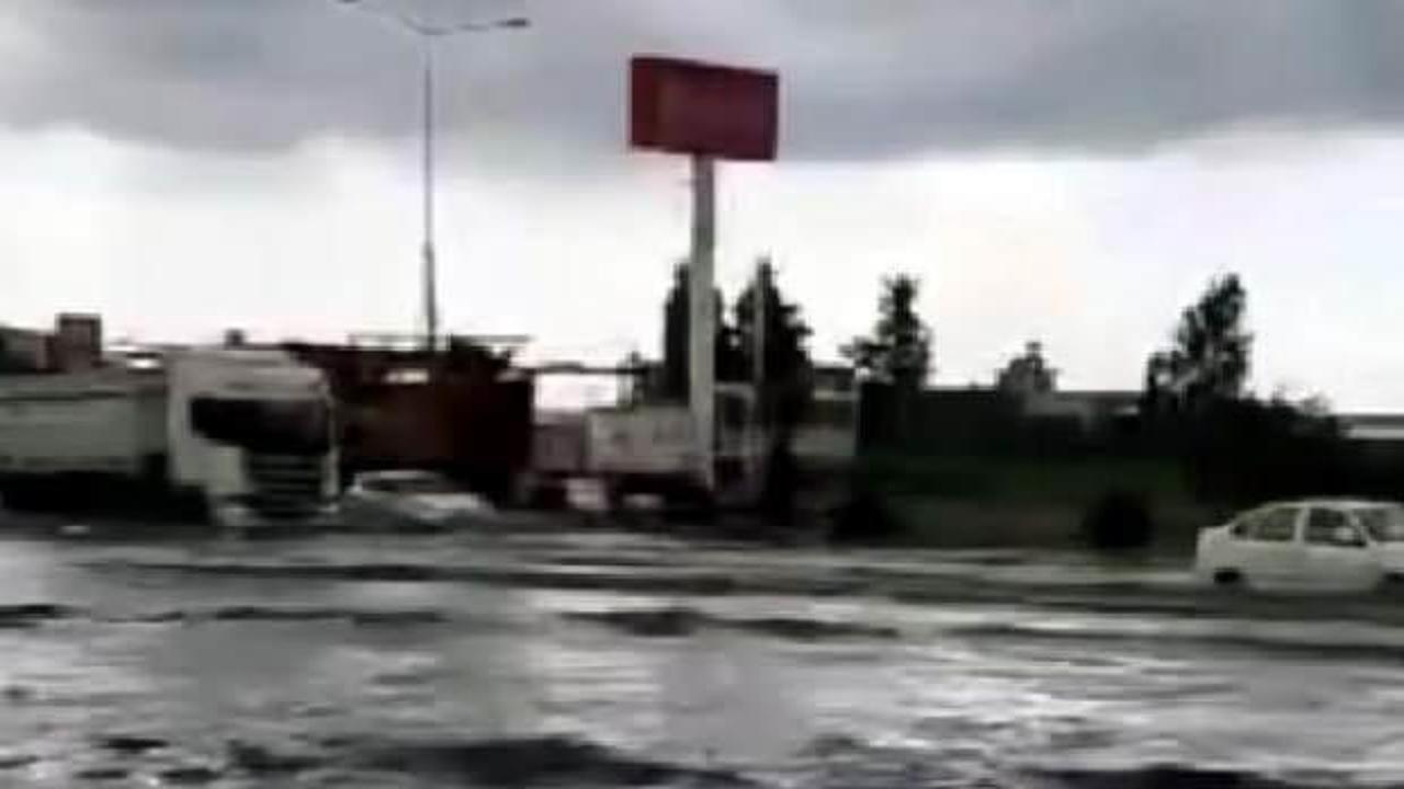 Hatay’da sağanak; ev ve iş yerleri su ile doldu