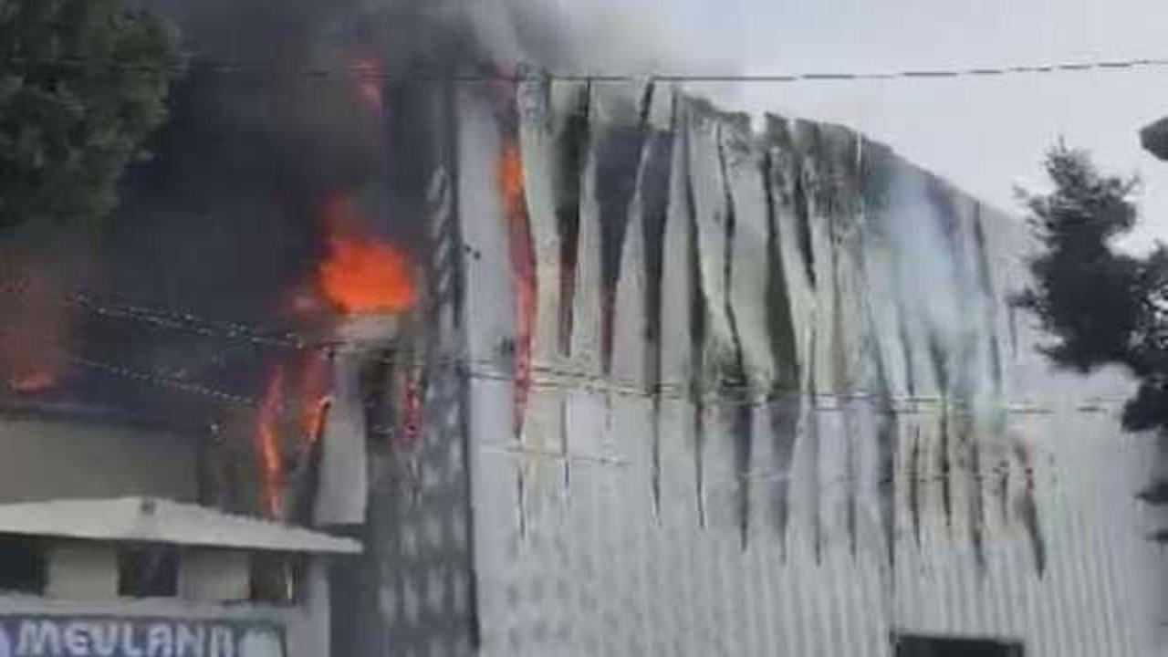 Küçükçekmece’de kimyasal madde deposu alev alev yandı