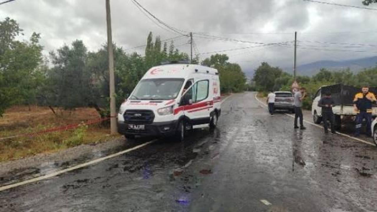 Minibüs beklerken otomobil çarpan yaya öldü, sürücü kaçtı