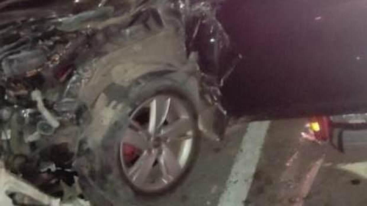 Otomobil ile kamyonet çarpıştı: 3 ölü, 1 yaralı