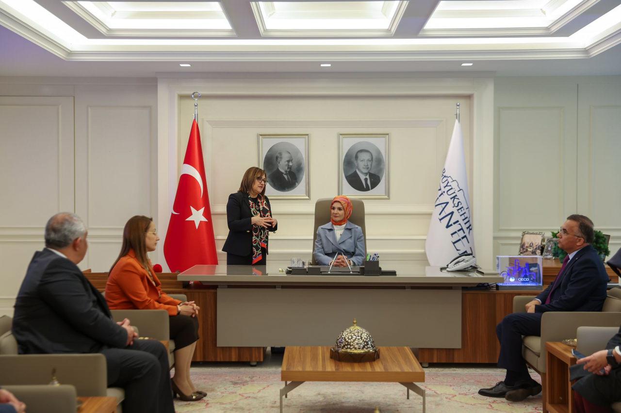 Aile ve Sosyal Hizmetler Bakanı Göktaş, Başkan Şahin’i ziyaret etti