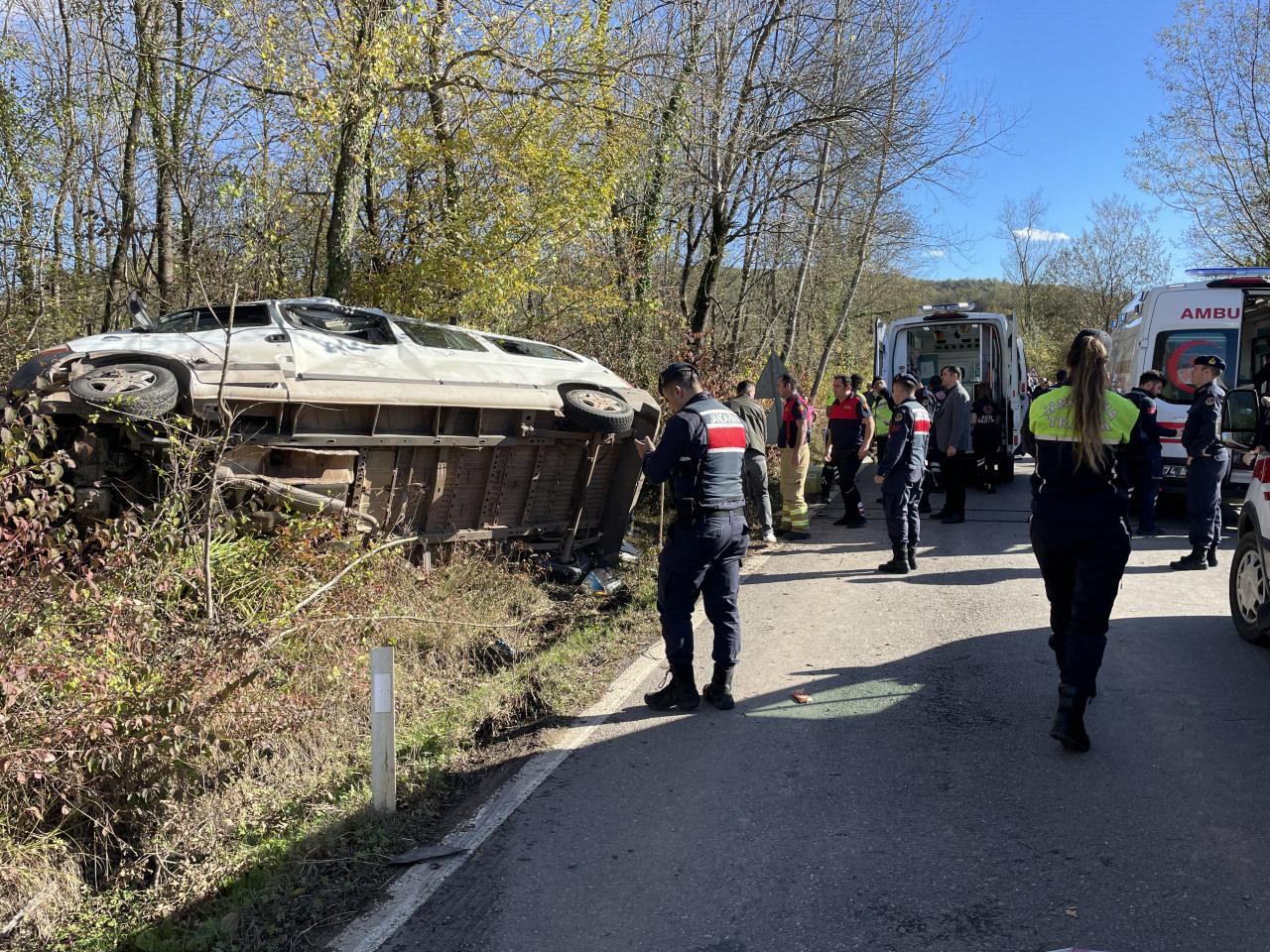 Bartın'da yolcu minibüsü devrildi: 11 kişi yaralandı