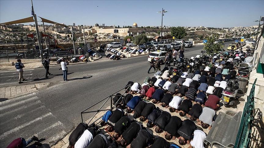 İsrail'den cuma namazı için toplanan Filistinlilere saldırı