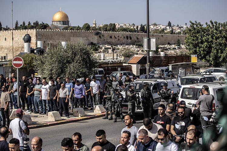 İsrail'den cuma namazı için toplanan Filistinlilere saldırı