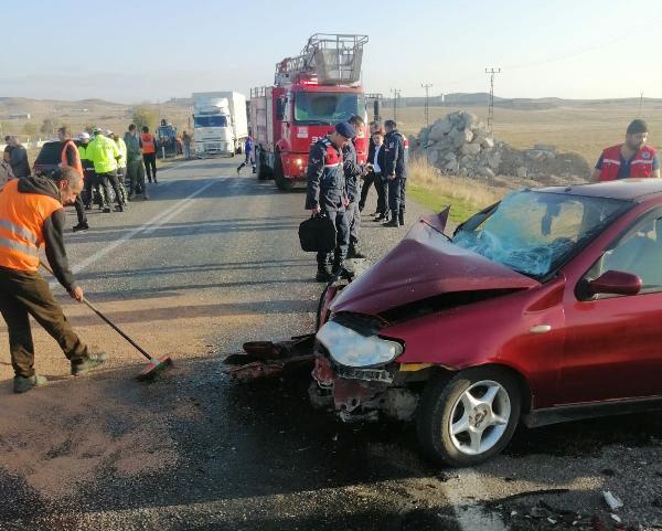 Sivas'ta otomobiller çarpıştı: 1 ölü, 4 yaralı