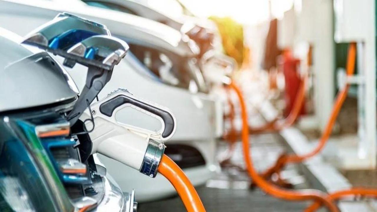 Benzin ve dizel araç satışını sonlandırma hedefi riske girebilir