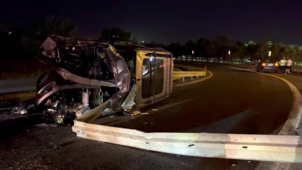 E-5’te araç bariyerlere ok gibi saplandı