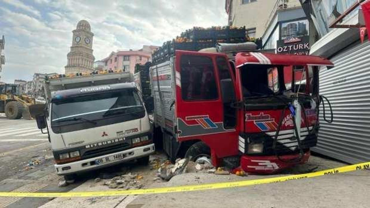 Freni patlayan kamyon önüne aldığı aracı sürükleyerek dükkana girdi: 2 yaralı