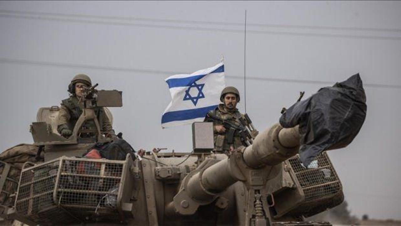 İsrail askerleri Gazze sahiline İsrail bayrağı çekti