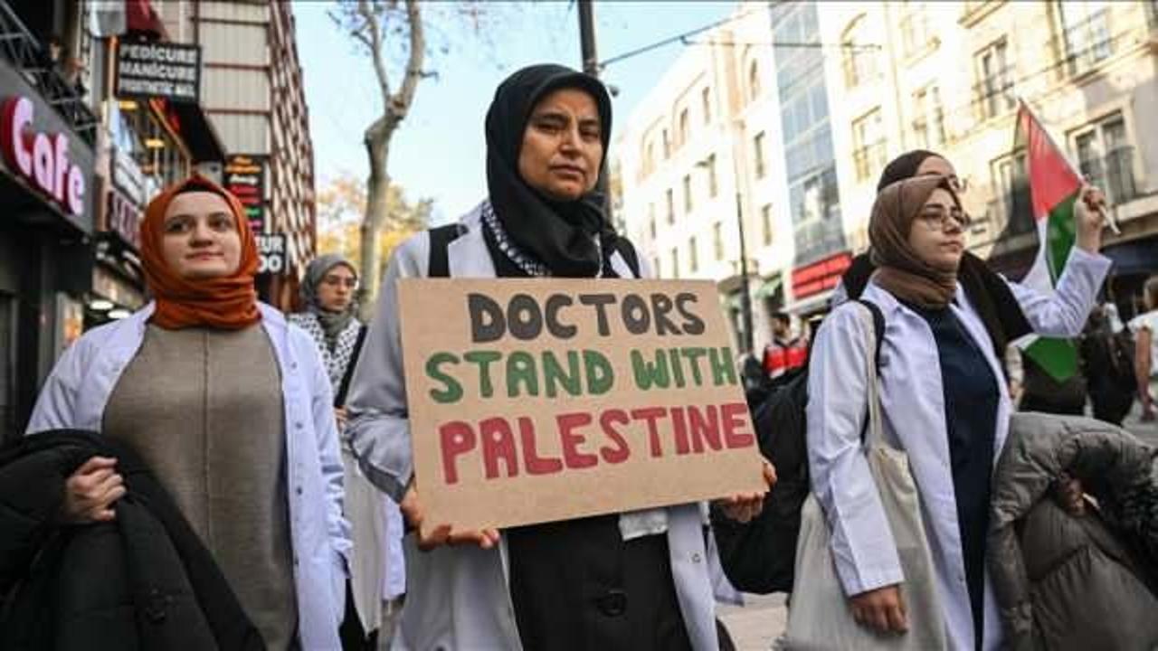 İstanbul’da doktorlardan Gazze için sessiz yürüyüş