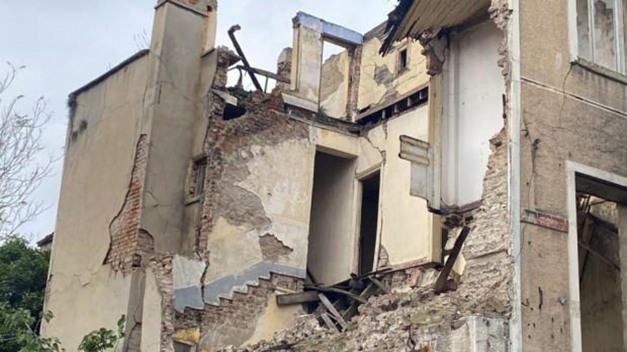 İstanbul’da iki katlı bir bina çöktü
