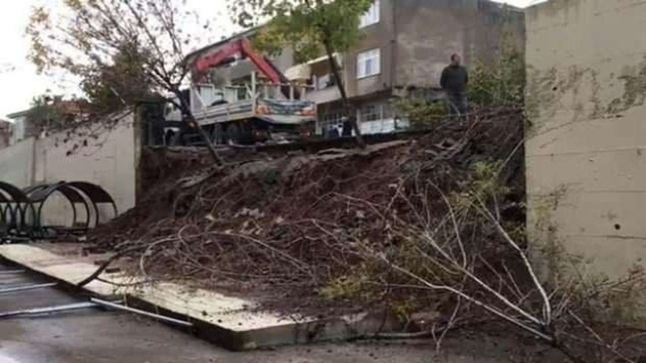 Kocaeli’de faciadan dönüldü: Okulun 7 metrelik istinat duvarı çöktü!