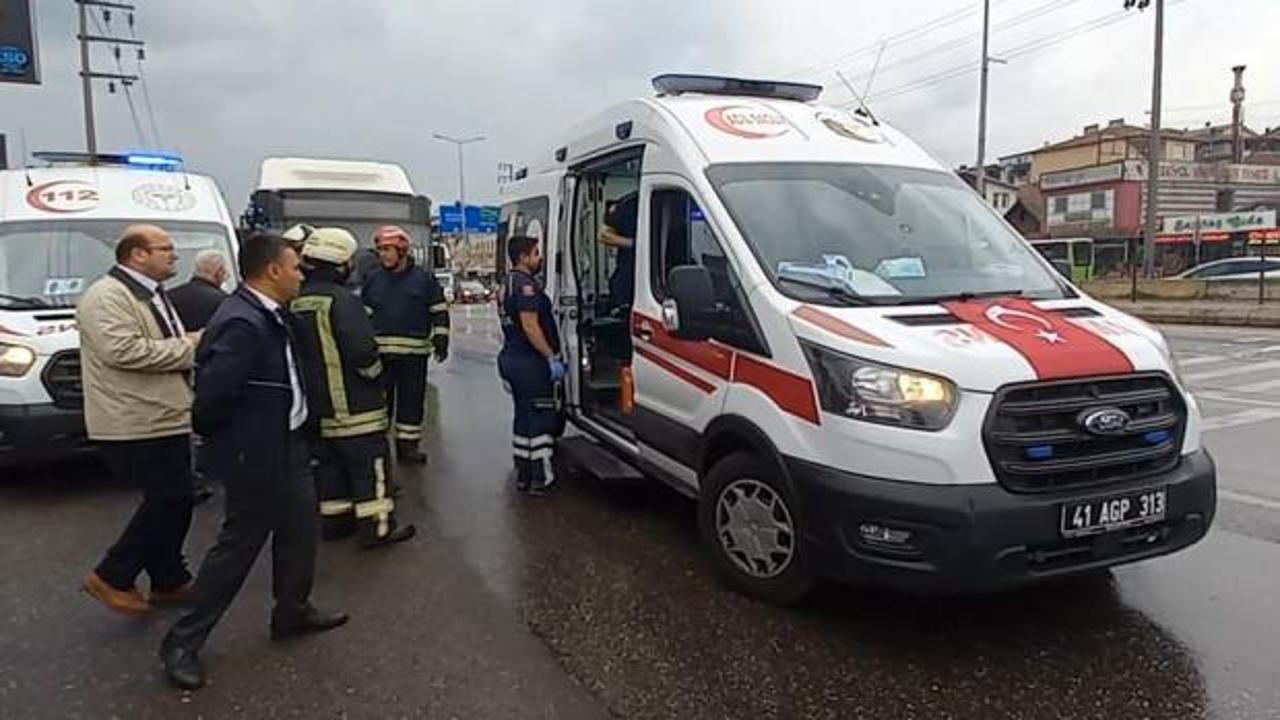Kocaeli’nde TIR, halk otobüsüne çarptı: Yaralılar var!