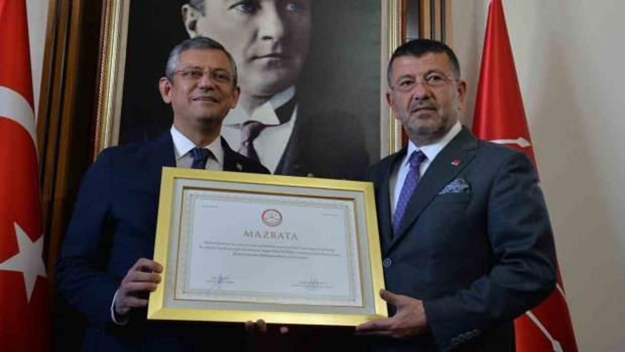 Özgür Özel mazbatasını aldı