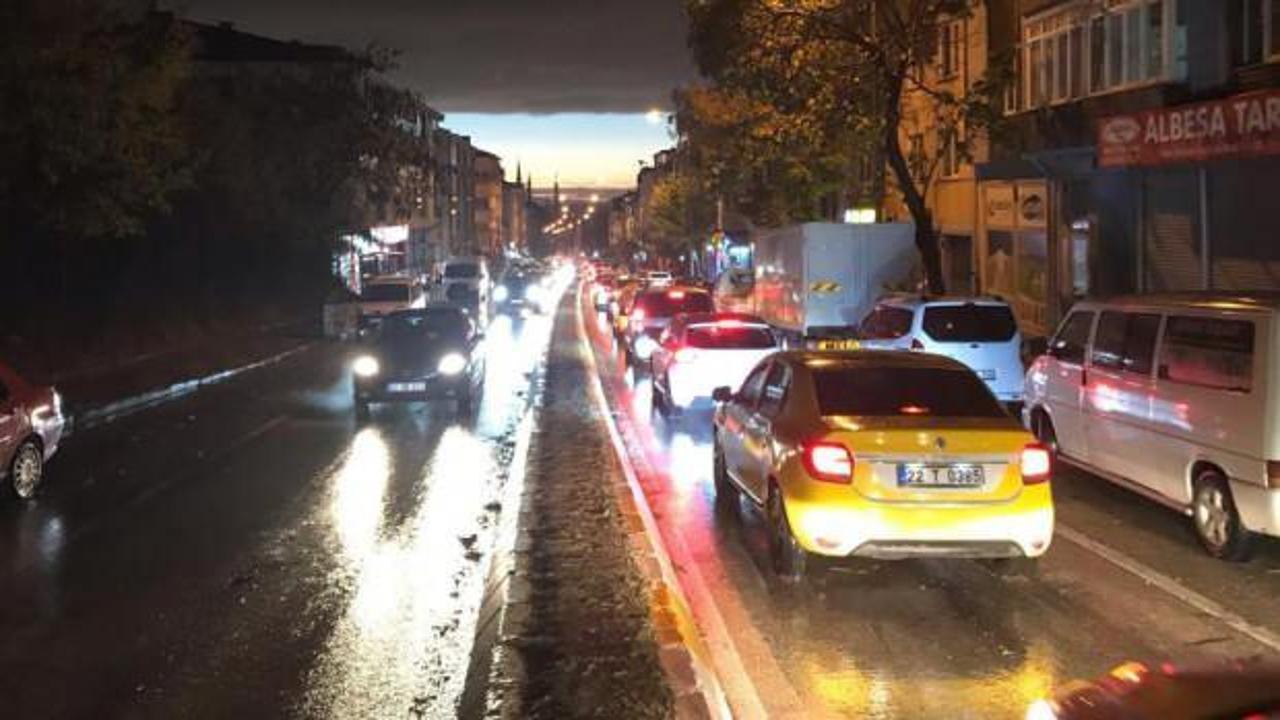 Şiddetli yağış ve fırtına hayatı felç etti