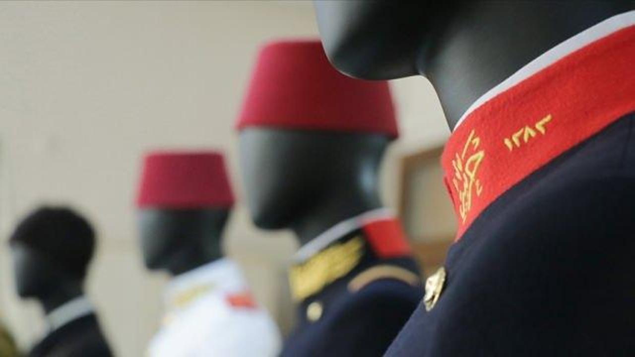 Usta eller Atatürk’ün üniformalarını yeniden dikti