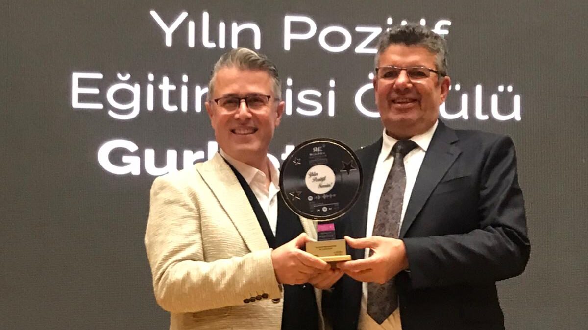 Yılın en pozitif eğitimcisi Gurbet Altay…