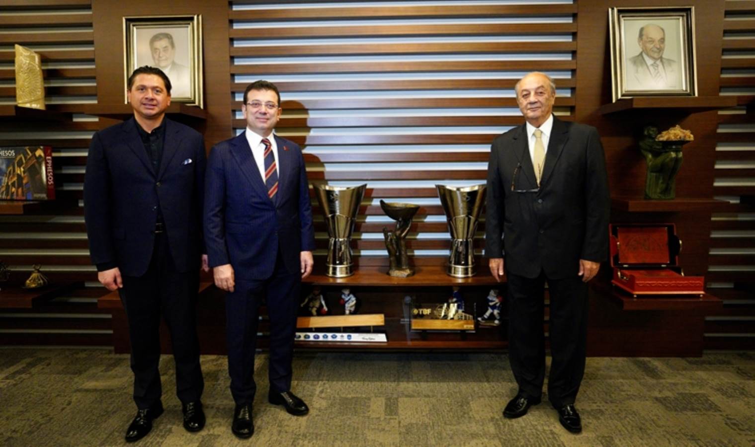 İBB Başkanı Ekrem İmamoğlu'ndan Anadolu Efes Kulübü Başkanı Tuncay Özilhan'a ziyaret