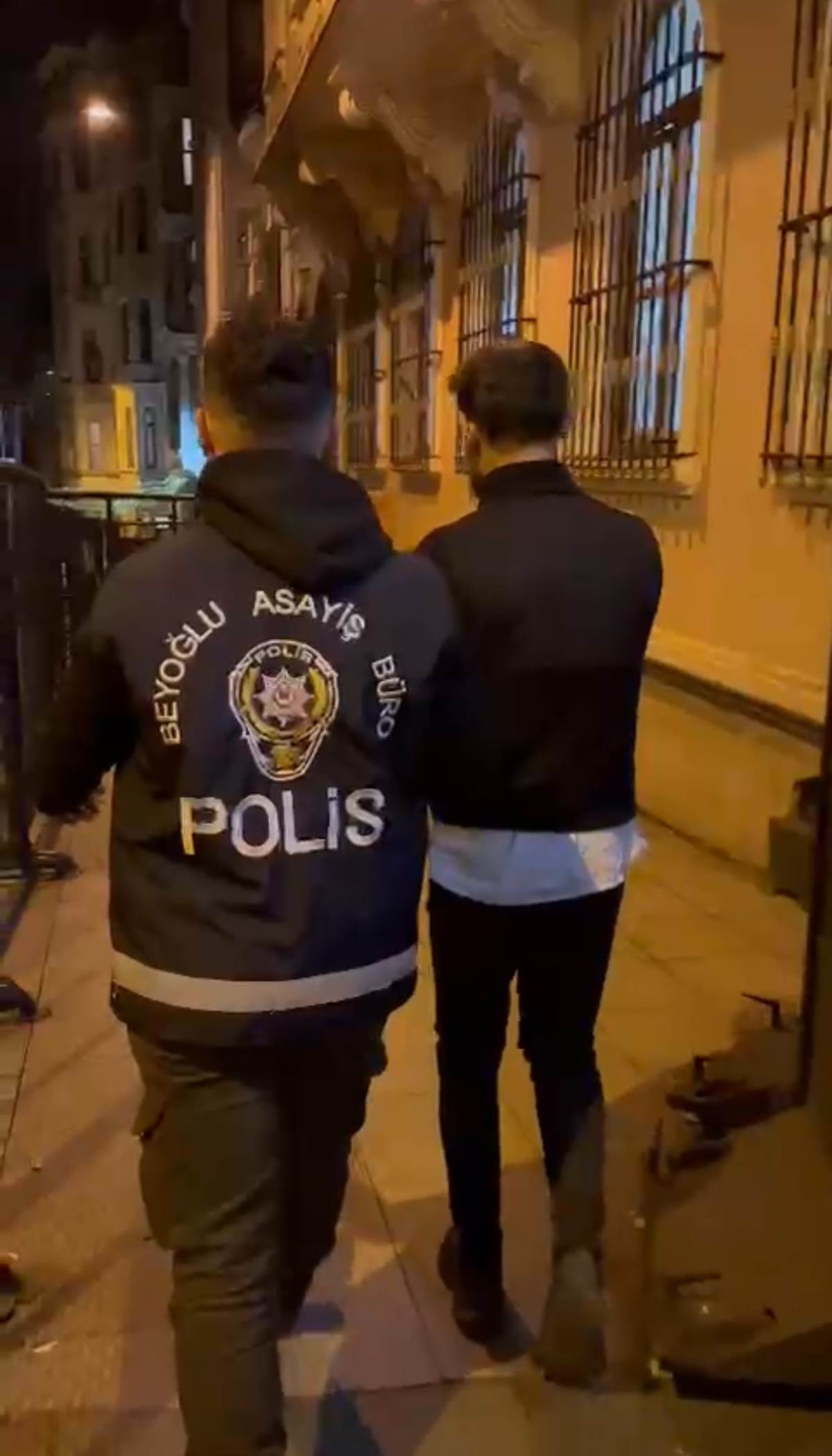Burası Teksas değil İstanbul! Manavda alışveriş yapan kişiye silahlı saldırı