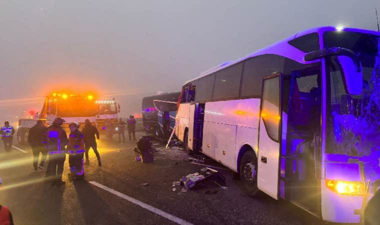 Korkunç kaza… 7 araç birbirine girdi: 10 kişi öldü, 54 kişi yaralandı!