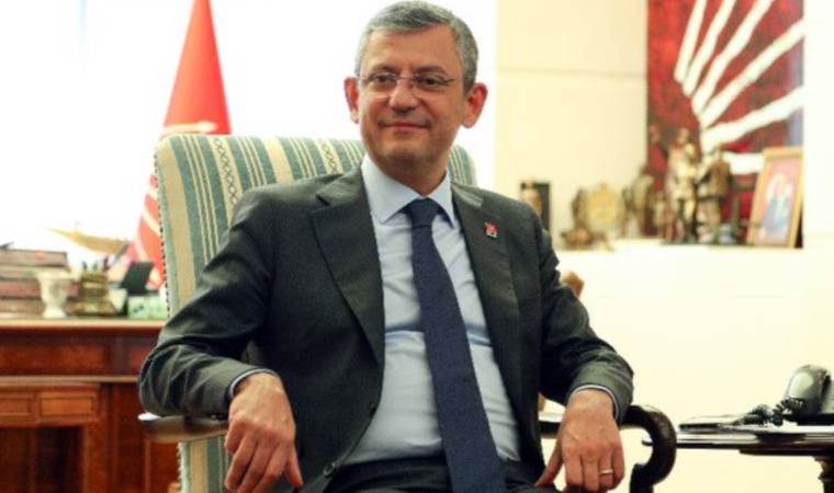 Özgür Özel’den ‘yerel seçim’ mesajlı yeni yıl videosu: Herkesi iktidara bir sarı kart göstermeye davet ediyorum